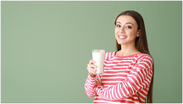 ¿Es mejor tomar leche de vaca o una alternativa sin lácteos?